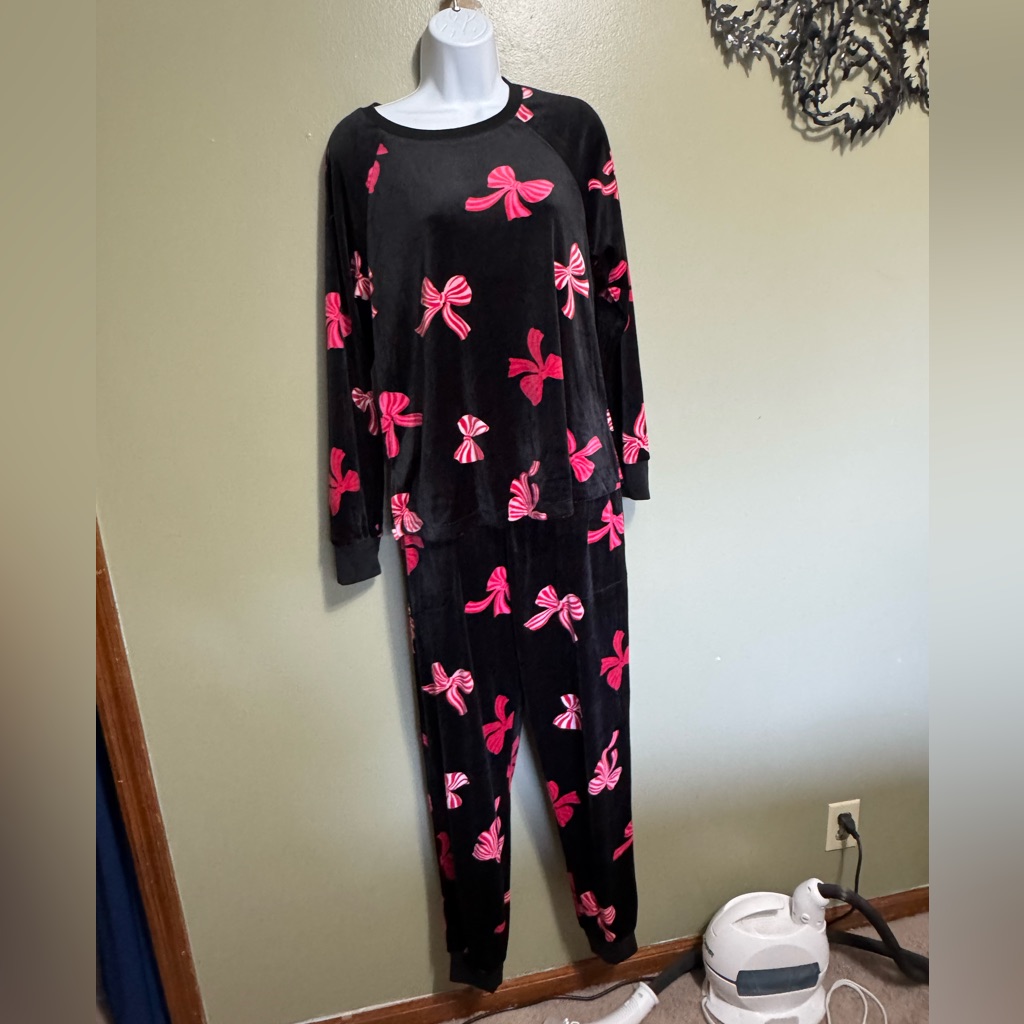 Kate Spade New York Long Sleeve Velour Jogger Pj Set. Size M